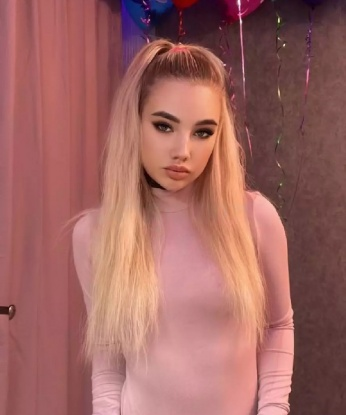 💋 Отдашься мне на пару часов, и я покажу тебе настоящее наслаждение и безудержную страсть. Можешь полностью расслабиться и довериться моим магическим рукам, которые точно знают, как доставить удовольствие.
📸 В моем арсенале есть множество откровенных фото – сиськи, попка и соблазнительное лицо! Гарантирую, что я выгляжу не хуже, чем на фотографиях. Так что встречаешься со мной, ты точно не разочаруешься.
🌇 Живу в Москве, самом пульсирующем и загадочном городе. Именно здесь я готова воплотить все твои фантазии в реальность. Забудь о рутине и окунись в мир сексуальных наслаждений со мной. Только для тебя! 💕 Любовь