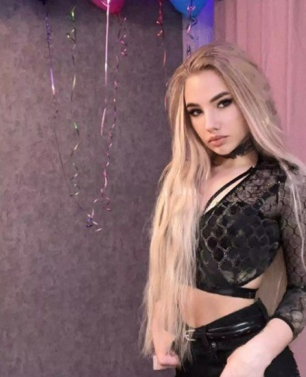 💋 Отдашься мне на пару часов, и я покажу тебе настоящее наслаждение и безудержную страсть. Можешь полностью расслабиться и довериться моим магическим рукам, которые точно знают, как доставить удовольствие.
📸 В моем арсенале есть множество откровенных фото – сиськи, попка и соблазнительное лицо! Гарантирую, что я выгляжу не хуже, чем на фотографиях. Так что встречаешься со мной, ты точно не разочаруешься.
🌇 Живу в Москве, самом пульсирующем и загадочном городе. Именно здесь я готова воплотить все твои фантазии в реальность. Забудь о рутине и окунись в мир сексуальных наслаждений со мной. Только для тебя! 💕 Любовь